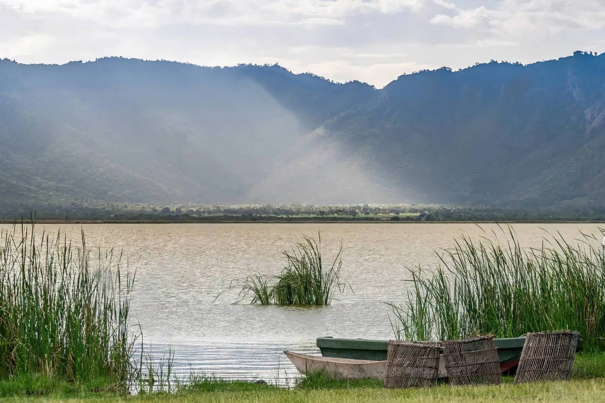 Lake_Jipe_from_Tsavo_South_National_Park_01