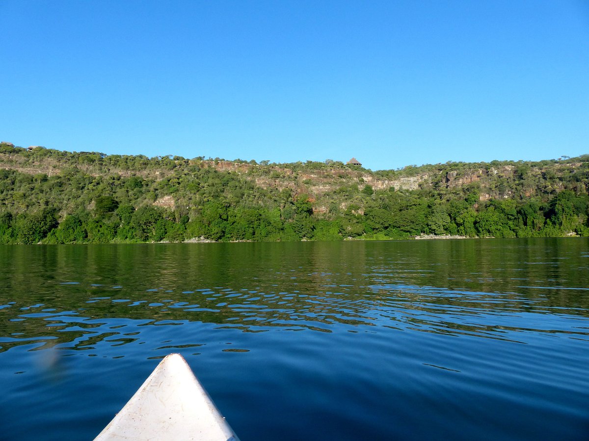 kayaking-at-lake-chala